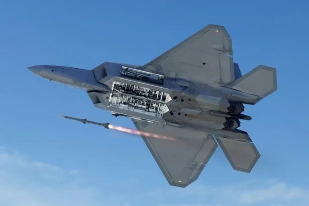 美媒称歼20可击败F35和F22 大V解读 歼20开启“野兽模式”