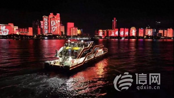 臻富配资 展现城市魅力 APEC嘉宾盛赞“海上看青岛” 夜游活动